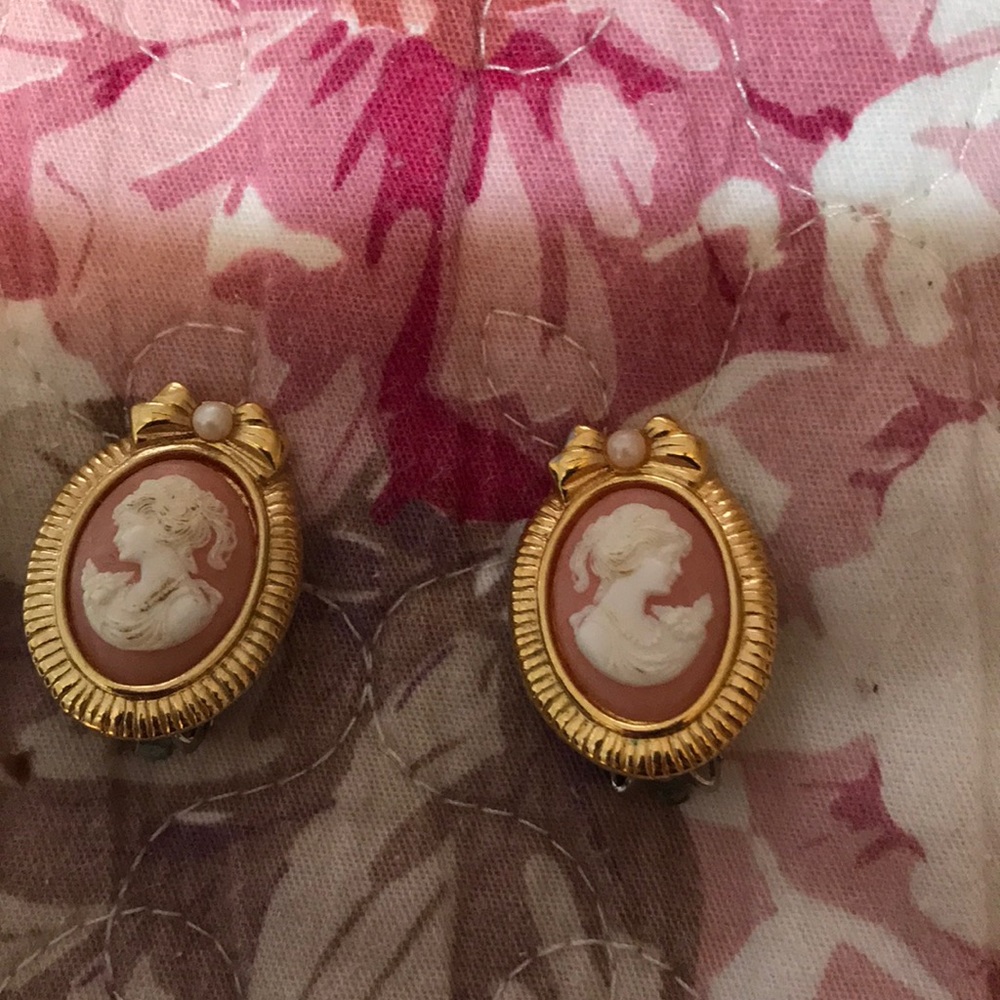 Vintage clip cameo earrings